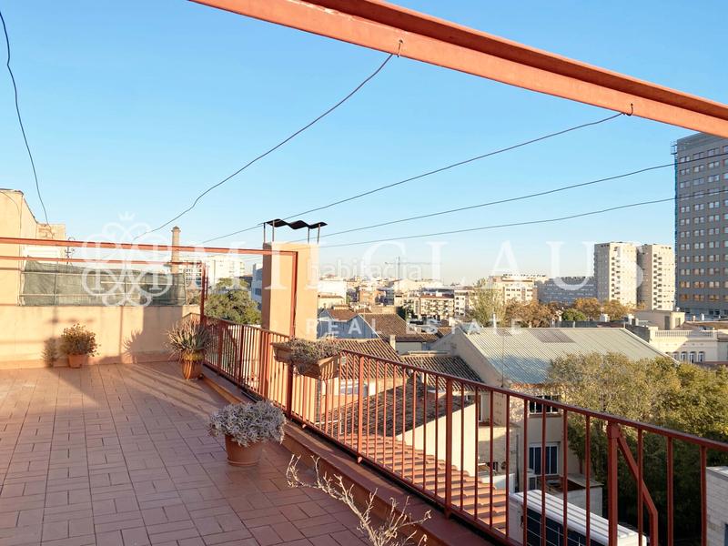 Foto 0e3798a4-cd69-4cb0-8dc6-42548736f2ee. Flat with fireplace heating in Barri del Centre Terrassa