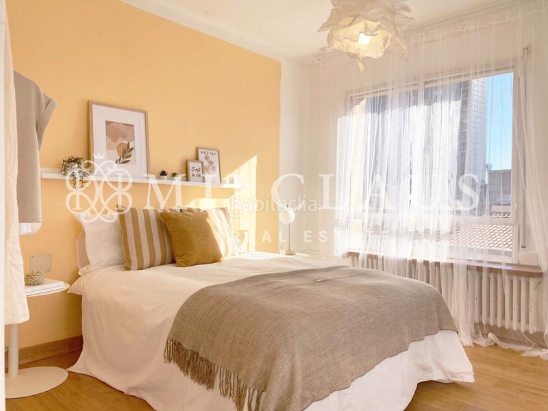 Foto 4a8d7554-d305-4b86-b1f6-a568b064f26e. Flat with fireplace heating in Barri del Centre Terrassa