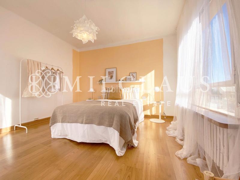 Foto 989b2fa6-76fe-40b9-b612-30b0c44d2087. Flat with fireplace heating in Barri del Centre Terrassa