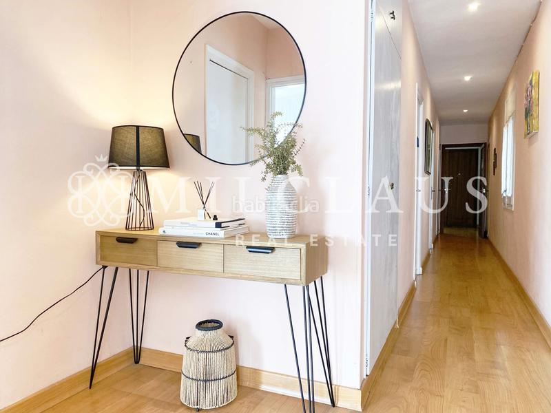 Foto b85ecdbe-1302-452e-9388-5ddf098b0fe5. Flat with fireplace heating in Barri del Centre Terrassa