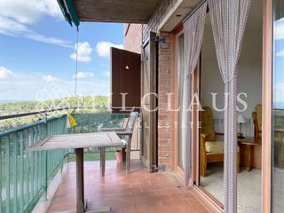 Location Appartement  Carrer de les basulles. Práctico piso esquinero y soleado en talamanca.