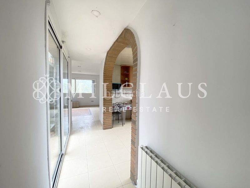 Foto 2d0f1a07-a773-403d-bc43-e3bdab921097. Xalet amb xemeneia calefacció aparcament a Mediona