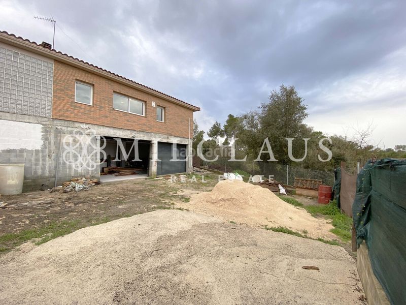 Foto 3a3aedde-02c8-4102-9350-e2258868b584. Xalet amb xemeneia calefacció aparcament a Mediona