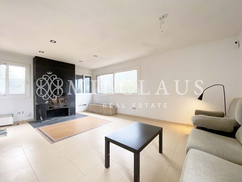 Foto 50fae70e-a1c2-4d94-876e-8e9140e9725d. Xalet amb xemeneia calefacció aparcament a Mediona