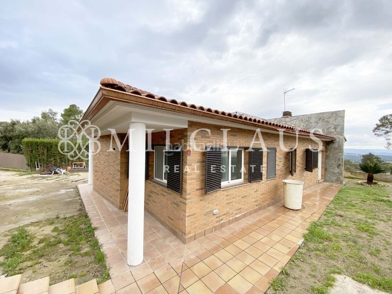 Foto 52bd957c-7475-4072-b3d7-09cda9287771. Xalet amb xemeneia calefacció aparcament a Mediona