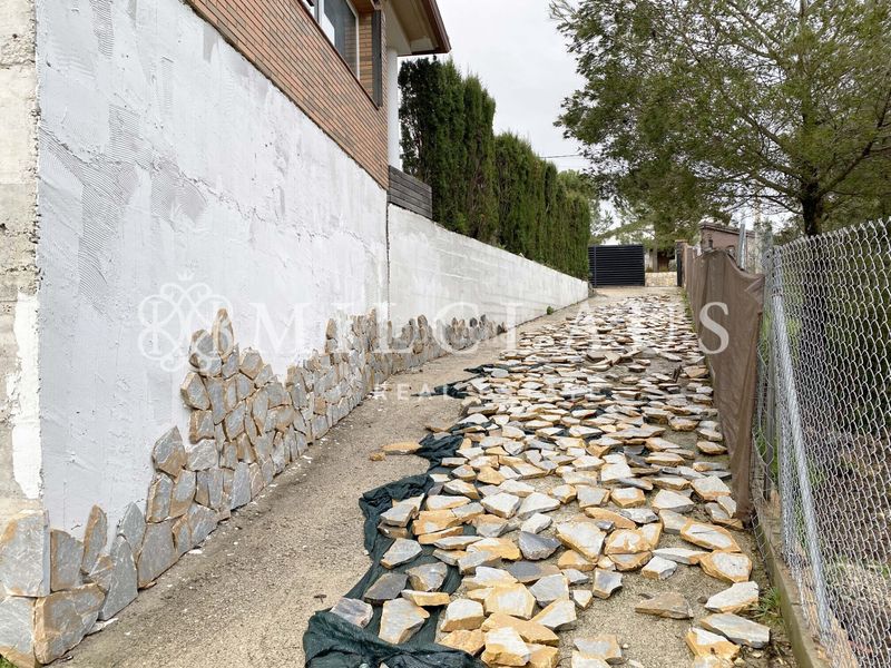 Foto 5b57d41e-d6f4-4c27-ac13-91dd214bfd9e. Xalet amb xemeneia calefacció aparcament a Mediona