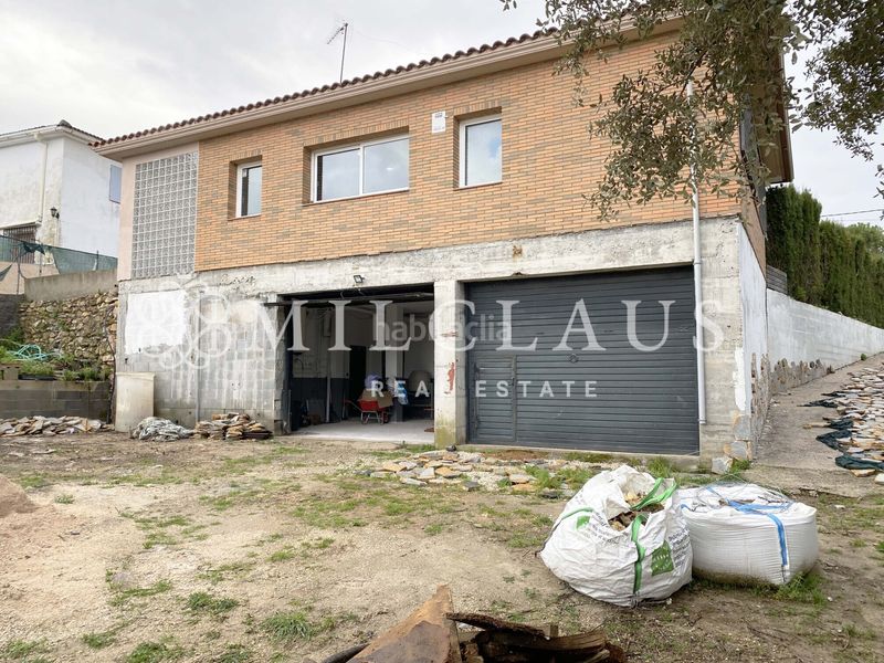 Foto 70dce328-bfcc-449a-b3bf-02552d2c3c6e. Xalet amb xemeneia calefacció aparcament a Mediona