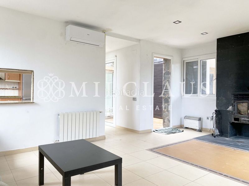 Foto 775528bc-56e3-4bbd-a8cc-c994955bbd92. Xalet amb xemeneia calefacció aparcament a Mediona