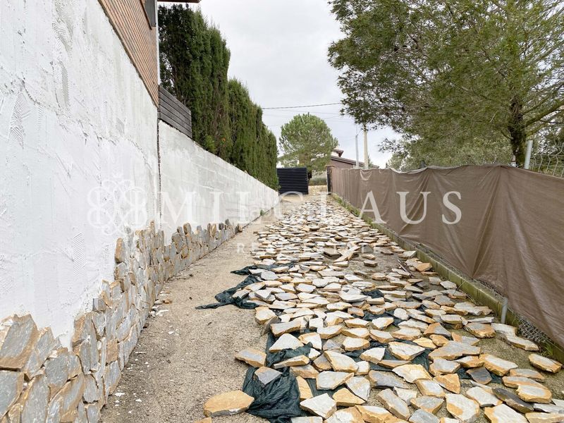 Foto 7c111d1e-ff57-453f-b35d-978136f9a802. Xalet amb xemeneia calefacció aparcament a Mediona