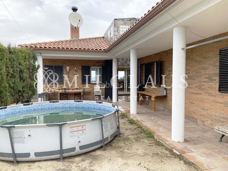 Foto 821fe306-1102-4c03-859b-a70cc98861a0. Xalet amb xemeneia calefacció aparcament a Mediona