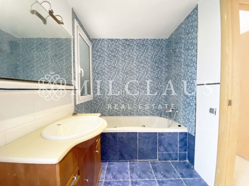 Foto 9a2e9fbb-bab7-44fe-9f0c-0e4940b1024e. Xalet amb xemeneia calefacció aparcament a Mediona