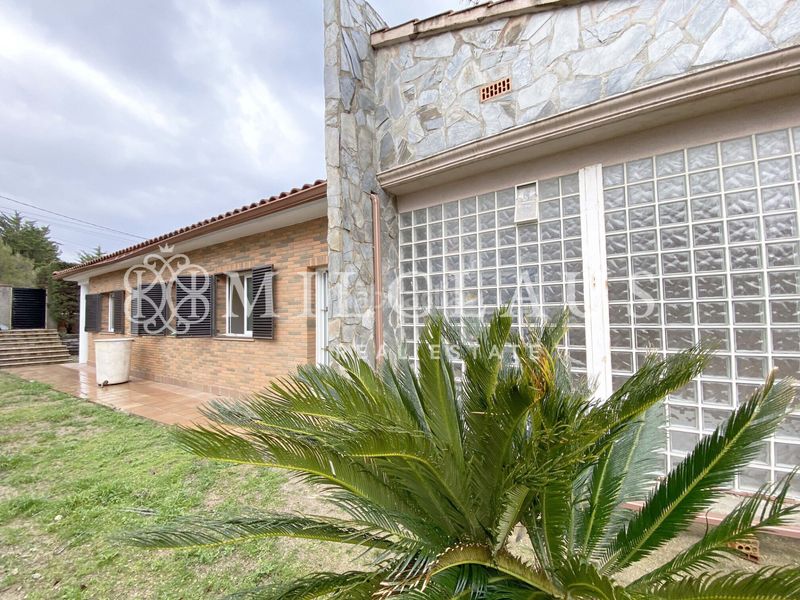 Foto abadb966-9e7c-4e47-aff7-46dd691504c4. Xalet amb xemeneia calefacció aparcament a Mediona