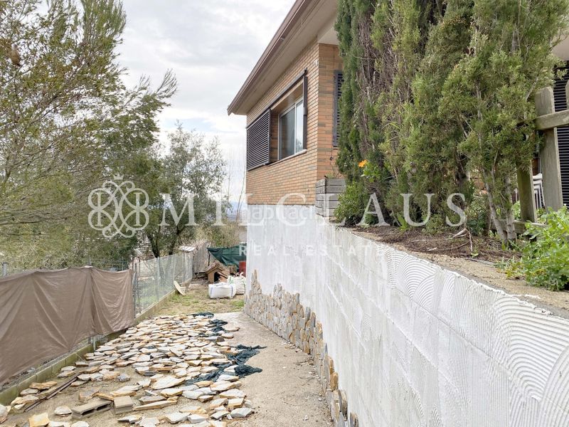 Foto b1018831-09c7-4162-bc5a-b402efd256a8. Xalet amb xemeneia calefacció aparcament a Mediona