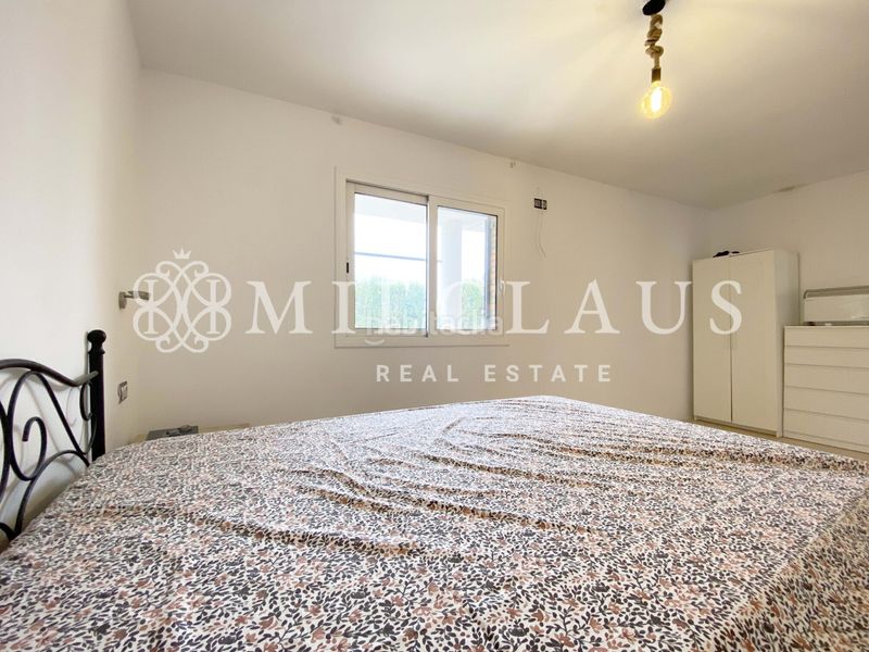 Foto bd7f55fe-bf7e-40d8-bd8c-7bd56e799cf5. Xalet amb xemeneia calefacció aparcament a Mediona