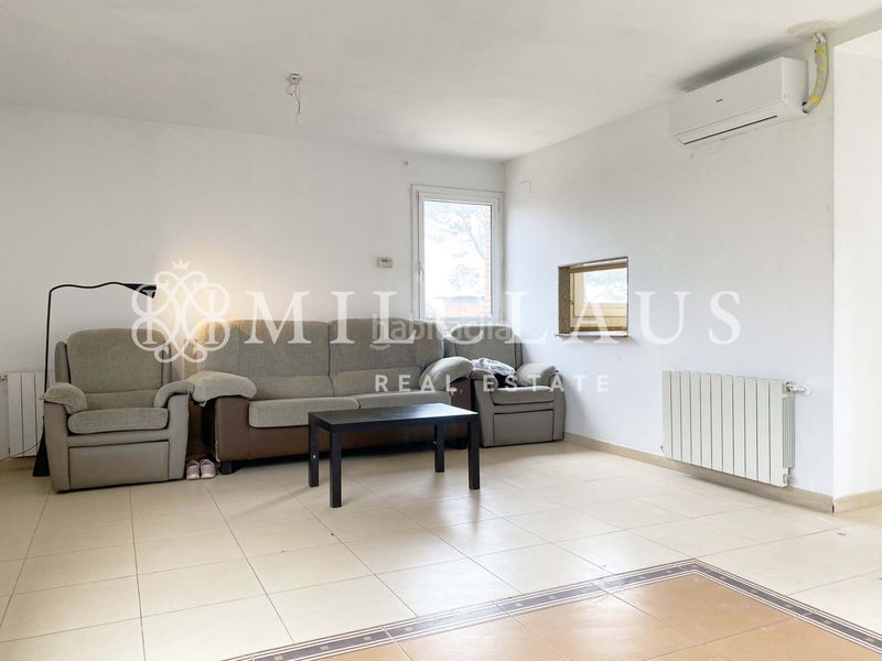 Foto cc2d954d-da78-4d8d-9223-289788a3ed80. Xalet amb xemeneia calefacció aparcament a Mediona