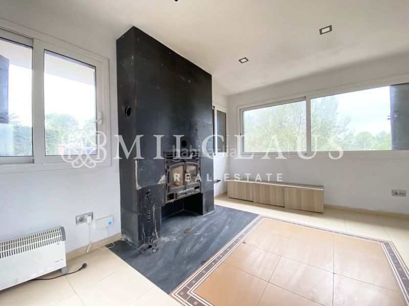 Foto d1a9492b-7f8b-43b6-8d48-51d2ee67cd2a. Xalet amb xemeneia calefacció aparcament a Mediona