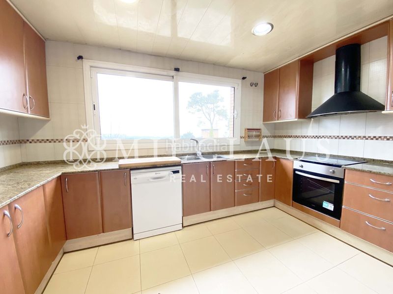 Foto d5e11d49-4288-4746-8e51-95c22d6d8bdd. Xalet amb xemeneia calefacció aparcament a Mediona