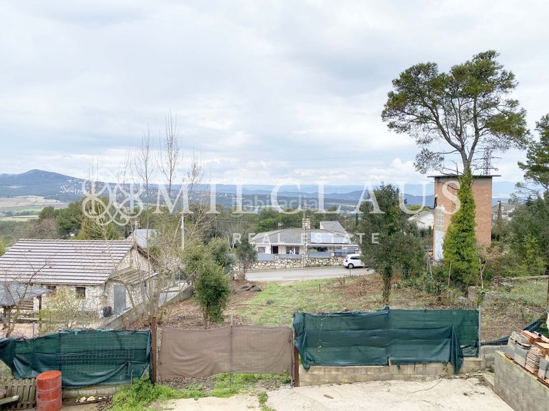 Foto ee9d86d6-16df-4e32-843d-f659b9fbc6b5. Xalet amb xemeneia calefacció aparcament a Mediona