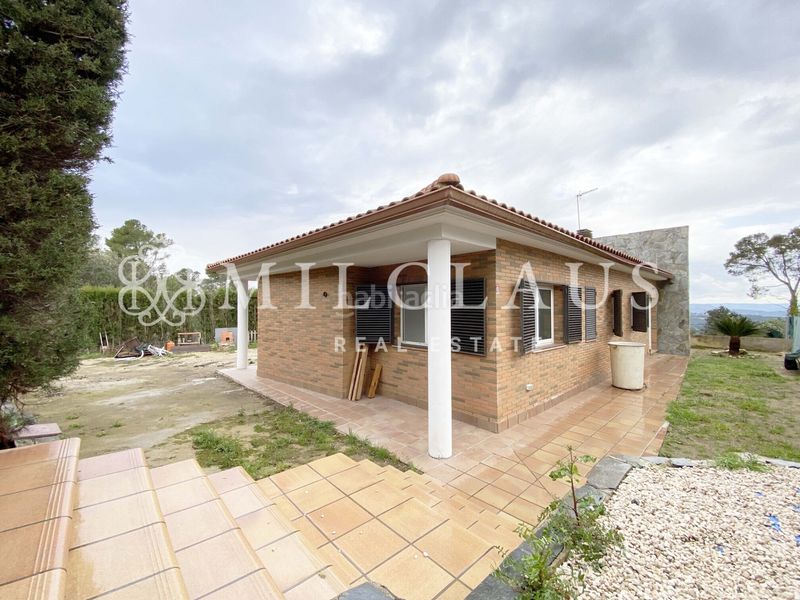 Foto f41148cd-d581-4f1e-8462-ca53f4dd6706. Xalet amb xemeneia calefacció aparcament a Mediona