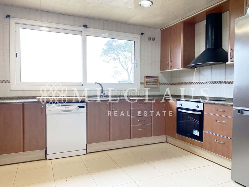 Foto f7519030-f969-46f1-baed-587b43fc8680. Xalet amb xemeneia calefacció aparcament a Mediona