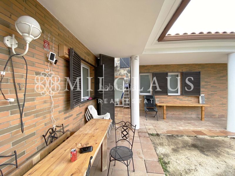 Foto f9c73309-ab96-4956-b24b-323cc38300ef. Xalet amb xemeneia calefacció aparcament a Mediona