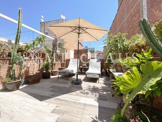 Casa aparellada  Carrer uva. Se vende espectacular casa totalmente reformada.