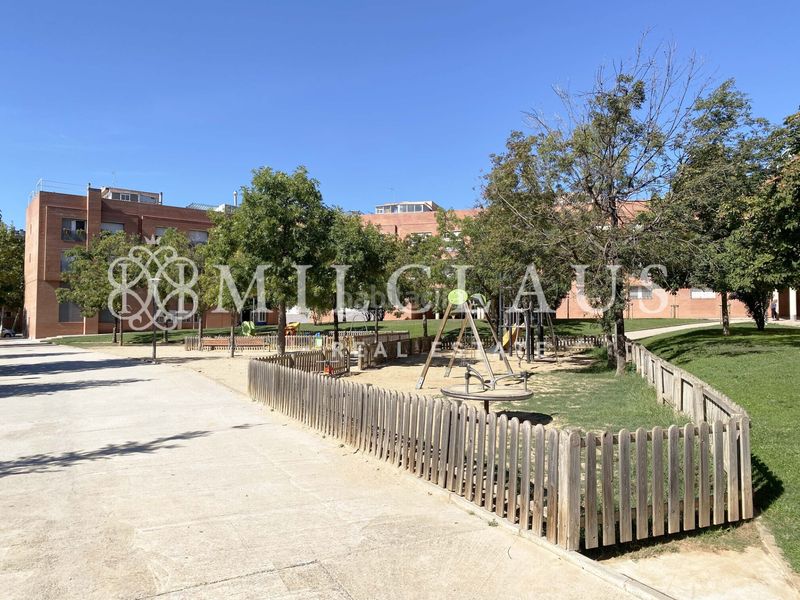 Foto eb068822-9c21-469b-9825-545ddffa2e59. Pis amb calefacció aparcament a Els Merinals Sabadell