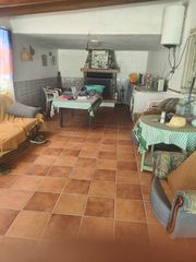 Chalet en Calle la lisa 78d. Chalet prácticamente nuevo ideal para vivir en familia.