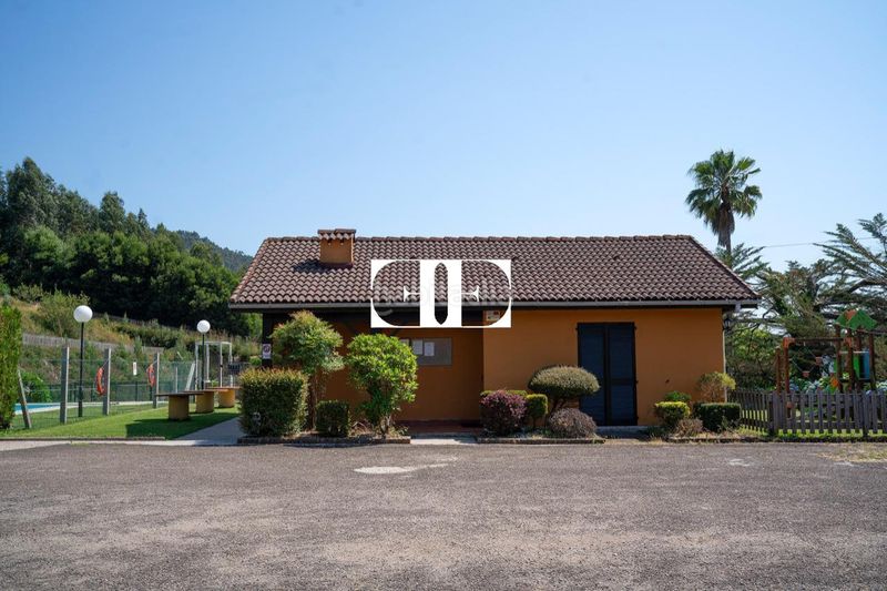 Foto ccd40689-4aaa-4a46-9b38-651e01892001. Xalet amb calefacció aparcament piscina a Mos