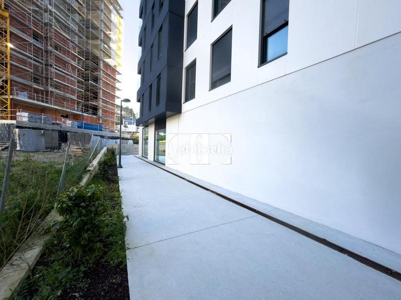 Foto 427b0122-8b05-40d6-8983-7d6ea565d26f. Alquiler local comercial en Plaza de la industria Vigo