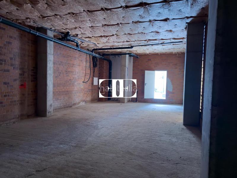 Foto 66f9aec2-69f3-48c1-8a17-8f2fc72aa25f. Lloguer local comercial a Plaza de la industria Vigo