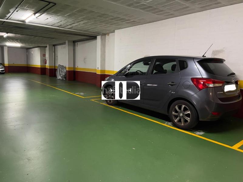 Foto b88a9d73-3059-40ec-b9c2-d51207b608ee. Parking coche en O Castro Vigo