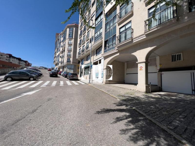Foto f95210d0-2e0c-48b6-89a5-6a6bb4b51526. Parking coche en O Castro Vigo