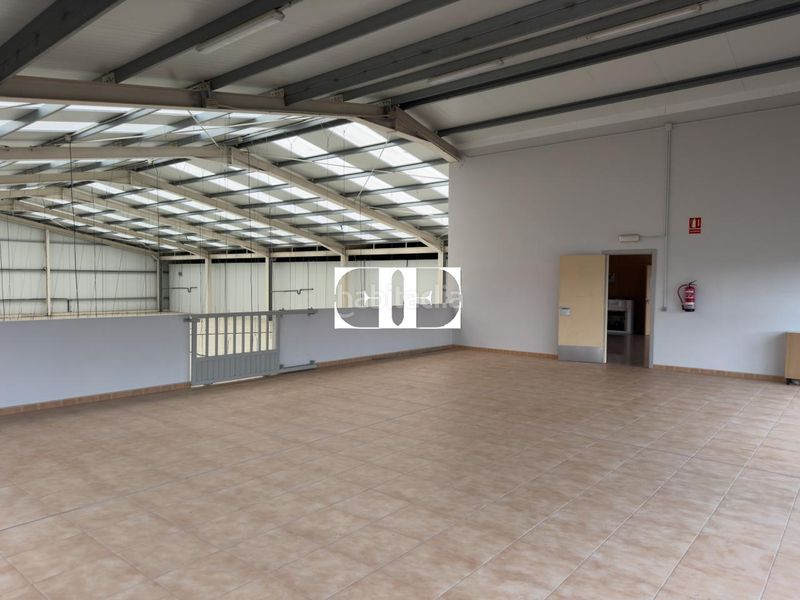 Foto 0f29ee78-91f0-40e9-aad2-bcb3e6749061. Nave industrial en Tui