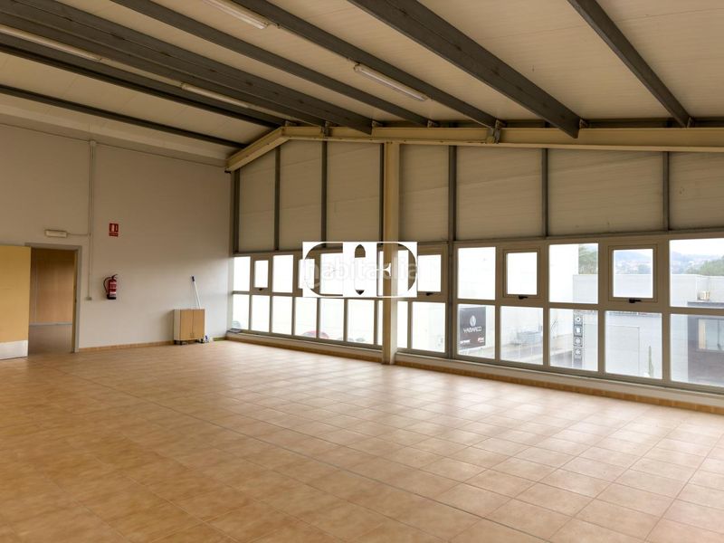 Foto 0f4d73b8-ff12-4520-8257-52124ce231a9. Nave industrial en Tui