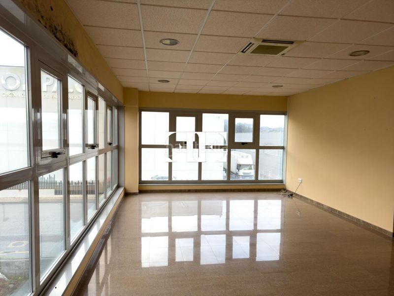 Foto 777283a1-d634-4ec6-8214-270161fd87df. Nave industrial en Tui