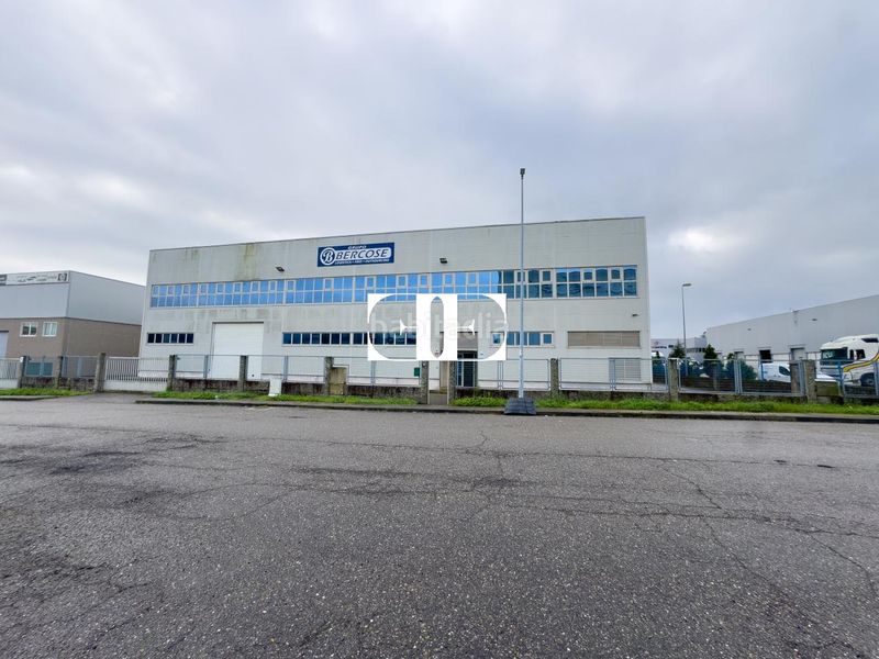 Foto 8b80c115-668c-4b1d-be5a-2938d2a95f39. Nave industrial en Tui