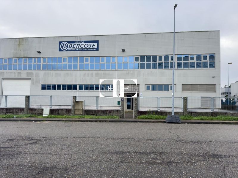 Foto 8d5c0102-4196-4366-a305-d152d15d0aff. Nave industrial en Tui