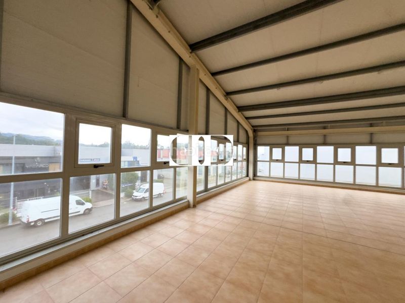 Foto a2bdb8dd-a58b-44f8-8b1b-5c2651ddf430. Nave industrial en Tui