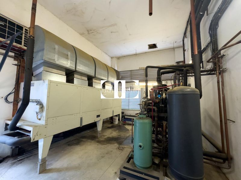 Foto afa25f15-c176-4cfc-afbc-9f141c8a11d0. Nave industrial en Tui