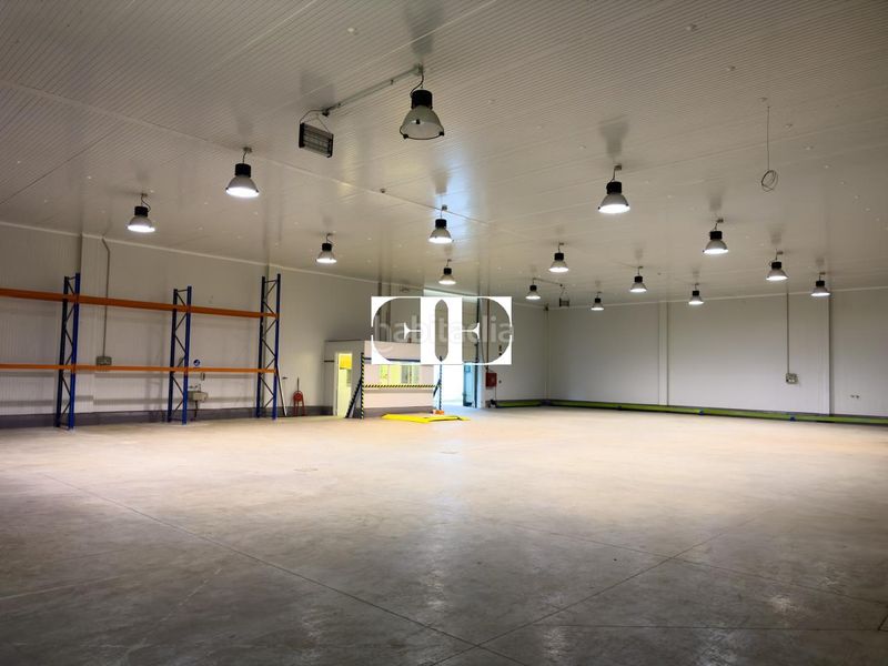 Foto b5426e10-555b-4348-99d1-1a1bf76a1d2e. Nave industrial en Tui