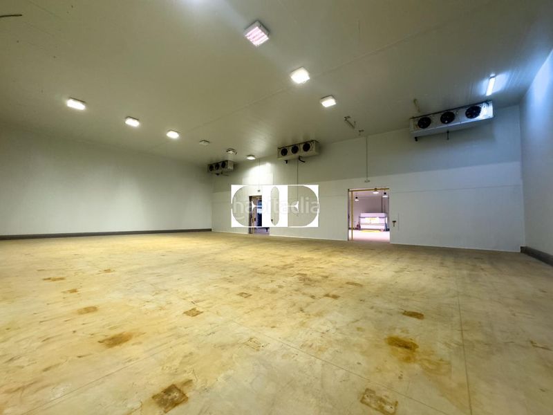 Foto c5904df0-0ed7-4e94-b8bd-40f0f37d0852. Nave industrial en Tui