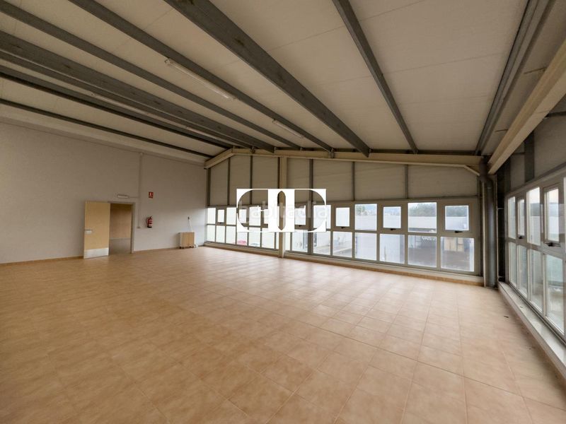 Foto cc7dc36d-bb87-4f1d-ab1a-dd674c149154. Nave industrial en Tui