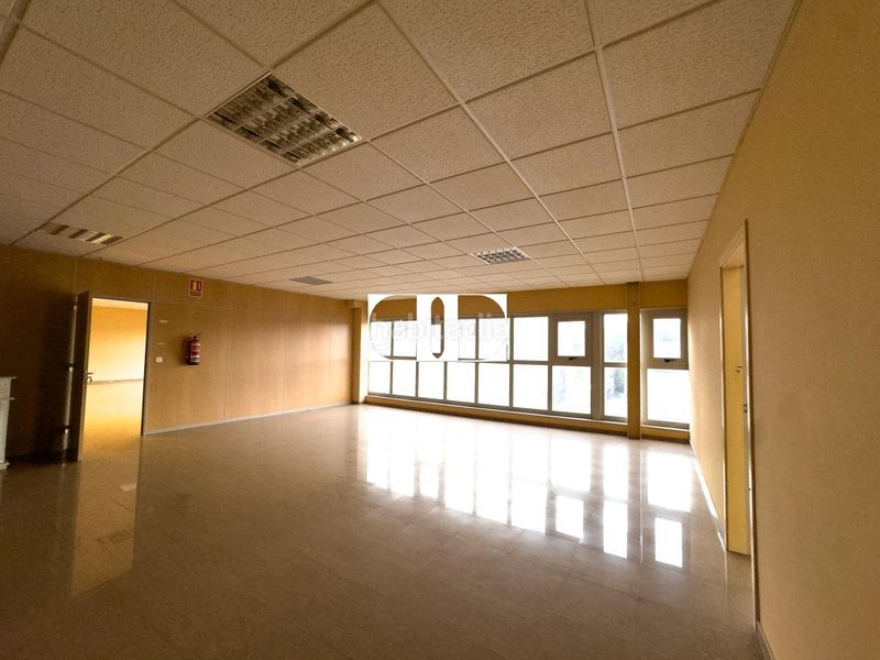 Foto ddf88576-6388-4463-bc6d-f954f387f4a7. Nave industrial en Tui