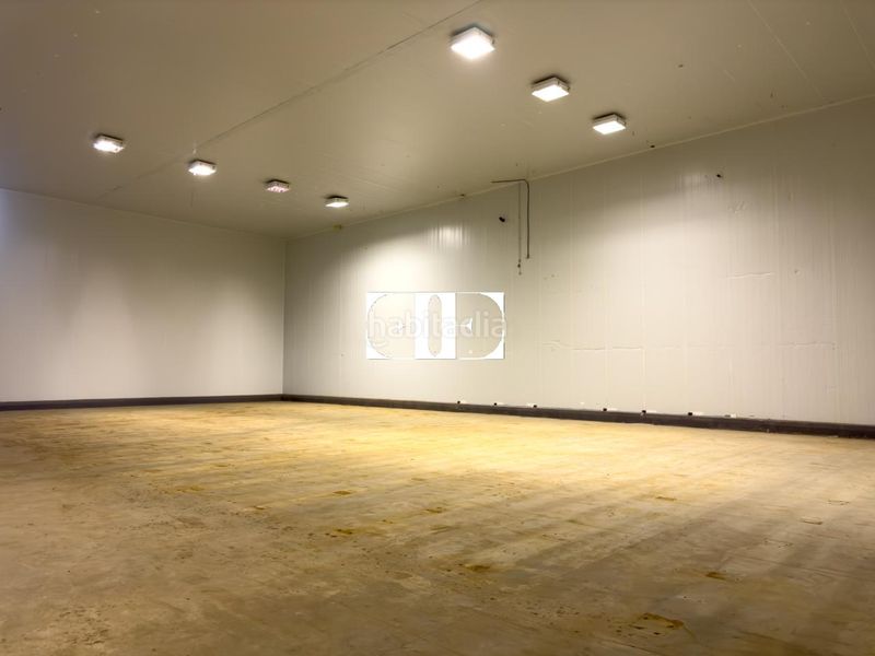 Foto ee30bd82-efcf-4229-818f-0f95c3d0d1c7. Nave industrial en Tui