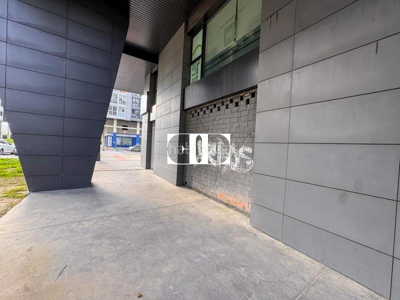 Foto c2bba234-4854-4fab-ad13-bfaad6777499. Local comercial en Navia Vigo
