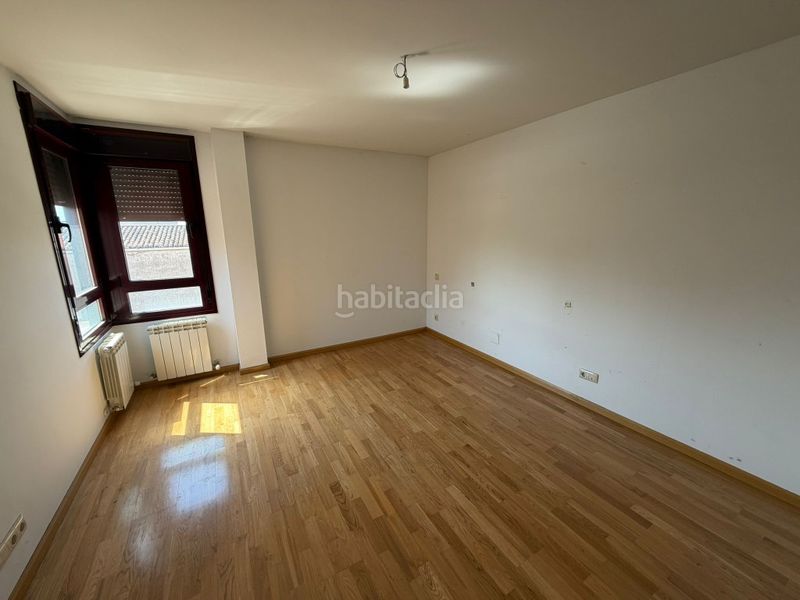 Foto 0f37376d-f617-4ae1-ae23-2935be5b87bb. Casa adossada amb aparcament a Venta de Baños