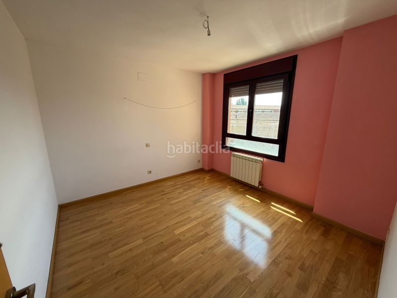 Foto af1bdb5a-c007-4f05-b3ea-1c40a6a40e2f. Casa adossada amb aparcament a Venta de Baños