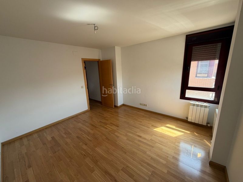 Foto cb83ba15-10a2-477c-bb81-877b778a0d45. Casa adossada amb aparcament a Venta de Baños