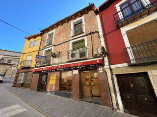 Maison  N/a. Casa con negocio en peñafiel